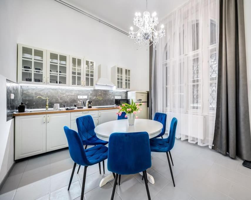 Apartament Andrassy Grandeur With Indoor Parking Budapeszt Zewnętrze zdjęcie