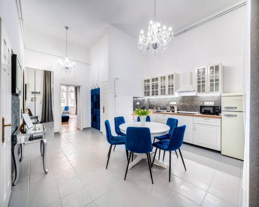 Apartament Andrassy Grandeur With Indoor Parking Budapeszt Zewnętrze zdjęcie